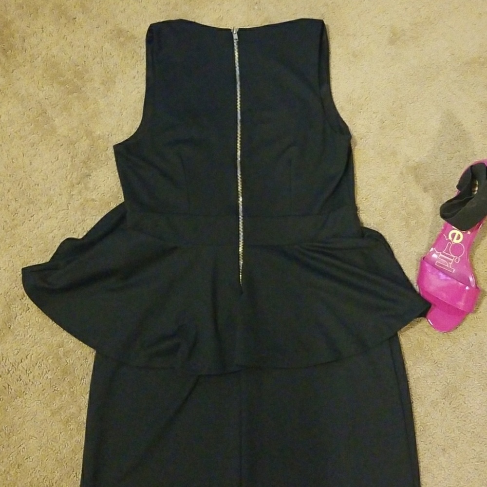 Dress - Picture 2 of 2